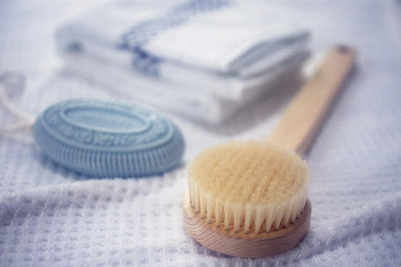 无人,横图,俯视,室内,特写,白天,化妆,美容,静物,护肤,朦胧,模糊,化妆品,刷子,肥皂,毛巾,香皂,日用品,洗浴用品,清洁,保养,享受,休闲,放松,保健,摄影,影棚,护肤品,舒缓,养颜,去污,紧肤,嫩肤,洗涤,彩图,高角度拍摄,影棚拍摄,拍摄