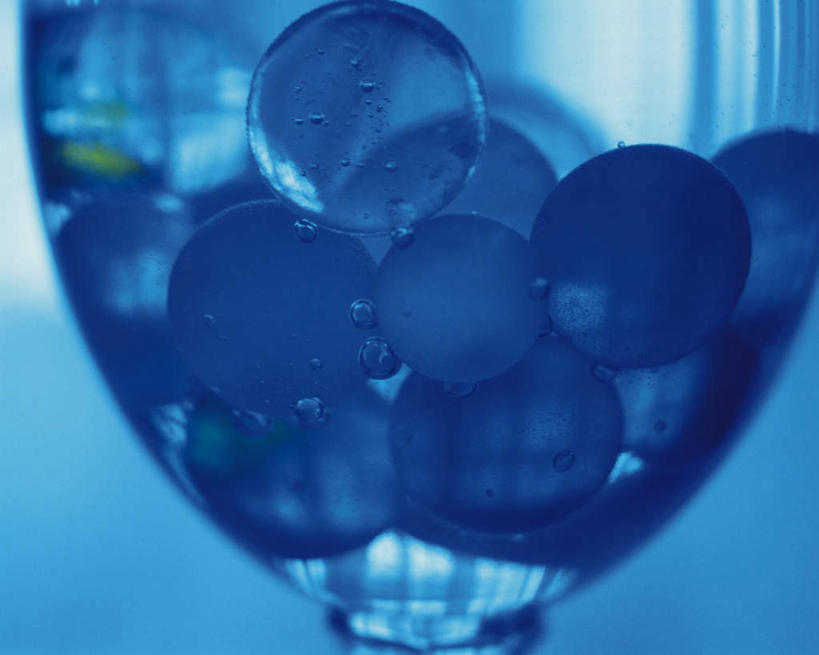 无人,横图,室内,特写,白天,正面,游戏,杯子,玩具,朦胧,模糊,玩,娱乐,弹珠,玻璃制品,蓝色,水杯,休闲,益智,摄影,影棚,活动,发泄,消遣,欣赏,智力,弹球,宣泄,美观,玻璃杯,玩耍,嬉戏,彩图,影棚拍摄,拍摄