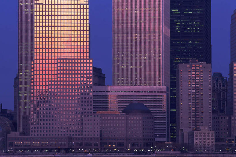 无人,高楼大厦,横图,室外,白天,仰视,度假,美景,日落,城市风光,标志建筑,城市,大厦,地标,建筑,摩天大楼,纽约,美国,阴影,光线,影子,景观,晚霞,霞光,曼哈顿,娱乐,建设,蓝色,蓝天,天空,阳光,黄昏,天,享受,休闲,景色,彩霞,放松,北美,北美洲,美洲,纽约州,帝国之州,帝国州,世界贸易中心,北亚美利加洲,亚美利加洲,夕阳,彩图,低角度拍摄,大楼,高层建筑,高楼,摩天楼,曼哈顿岛,纽约世界贸易中心,世贸中心,双子大楼