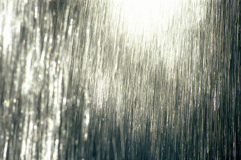 无人,横图,室外,特写,白天,仰视,水,阴影,飞溅,朦胧,模糊,溅,光线,液体,影子,水滴,水花,银色,水珠,阳光,喷洒,彩图,低角度拍摄