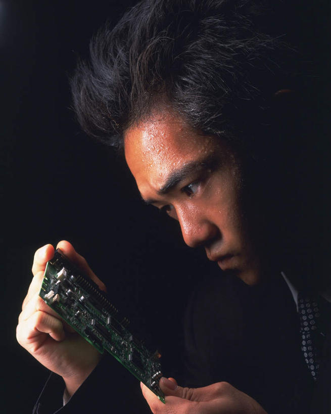 东方人,心脏,一个人,商务人士,商务男性,站,竖图,室内,白天,侧面,衬衫,亚洲,仅一个男性,仅一个人,握,黑色背景,套装,拿,拿着,注视,黄种人,仅一个年轻男性,观察,看,站着,握着,摄影,影棚,观看,芯片,中央处理器,察看,运算,关注,商务装,核心,处理器,工薪阶层,计算机,男人,男性,年轻男性,亚洲人,白领,上班族,站立,半身,彩图,影棚拍摄,衬衣,拍摄