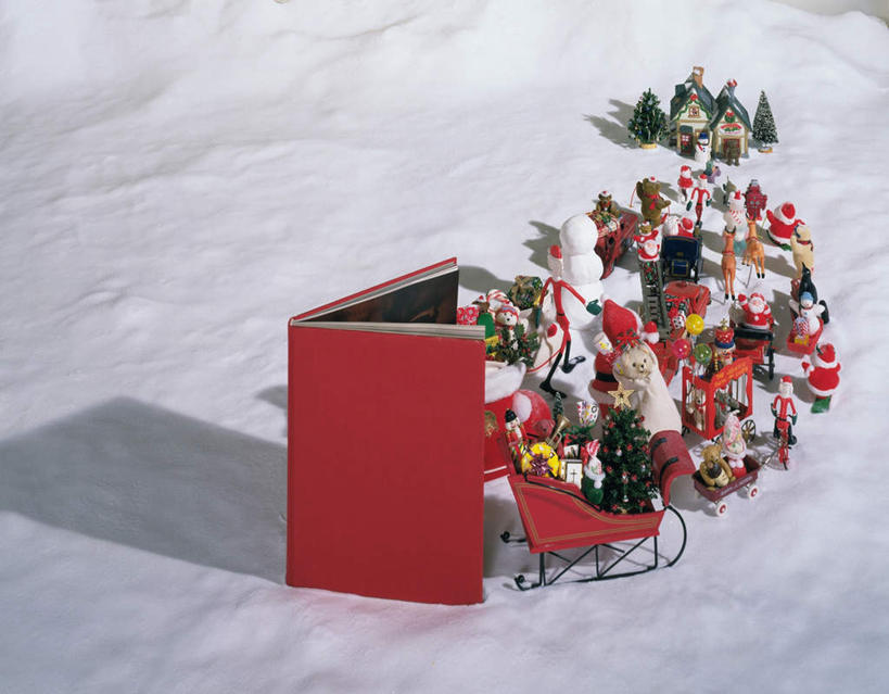 无人,家,横图,俯视,室内,特写,白天,游戏,雪,植物,大雪,餐桌,桌子,静物,礼盒,礼物,书籍,玩具,鞋子,圣诞节,许多,圣诞老人,节日,朦胧,模糊,庆祝,纸盒,房屋,屋子,积雪,雪景,雪人,冬天,圣诞树,玩,文化,娱乐,靴子,楼房,住宅,盒子,树,树木,绿色,自然,包装盒,礼品盒,庆典,休闲,益智,摄影,礼品,影棚,生长,成长,餐台,活动,纪念,雪橇,发泄,消遣,智力,圣诞靴,宣泄,书,图书,玩耍,嬉戏,彩图,高角度拍摄,影棚拍摄,拍摄,房子