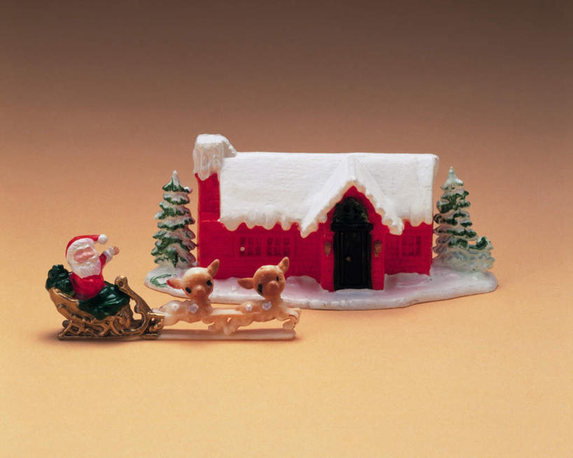 无人,家,横图,俯视,室内,特写,白天,游戏,静物,玩具,圣诞节,圣诞老人,黄色背景,节日,庆祝,玩偶,房屋,屋子,玩,文化,娱乐,楼房,住宅,庆典,休闲,益智,摄影,影棚,活动,纪念,发泄,消遣,智力,宣泄,四不像,麋鹿,玩耍,嬉戏,彩图,高角度拍摄,影棚拍摄,拍摄,房子