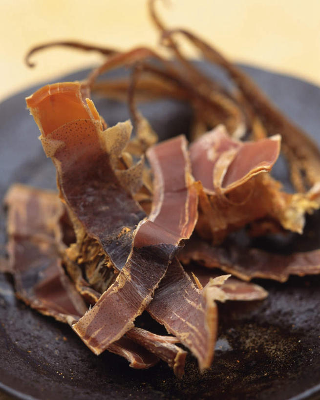 海鲜,无人,竖图,俯视,室内,特写,白天,餐桌,桌子,一堆,堆叠,堆积,朦胧,模糊,鱼,肉,鱼肉,水产,切丝,肉类,鱼类,海洋生物,餐台,堆,水生动物,海产品,水生物,肉食,海底动物,彩图,高角度拍摄