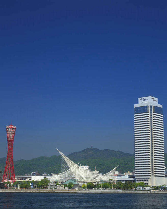 无人,博物馆,高楼大厦,竖图,室外,白天,正面,旅游,度假,海浪,海洋,山,山脉,标志建筑,大厦,道路,地标,建筑,摩天大楼,日本,亚洲,研究,信息,浪花,山峰,灯塔,交通,山峦,教育,方向,娱乐,建设,蓝色,蓝天,天空,海水,楼宇,群山,天,享受,休闲,旅游胜地,放松,晴朗,引导,指引,展览,欣赏,陈列,海景,东亚,本州,万里无云,本州岛,日本国,近畿地方,近畿,兵库,兵库县,神户,神户港,神户港口塔,神户海洋博物馆,神户市,神戸,县厅,神戸市,航标,典藏,大海,风浪,海,海水的波动,近岸浪,涌浪,晴空,晴空万里,彩图,大楼,高层建筑,高楼,摩天楼,导航