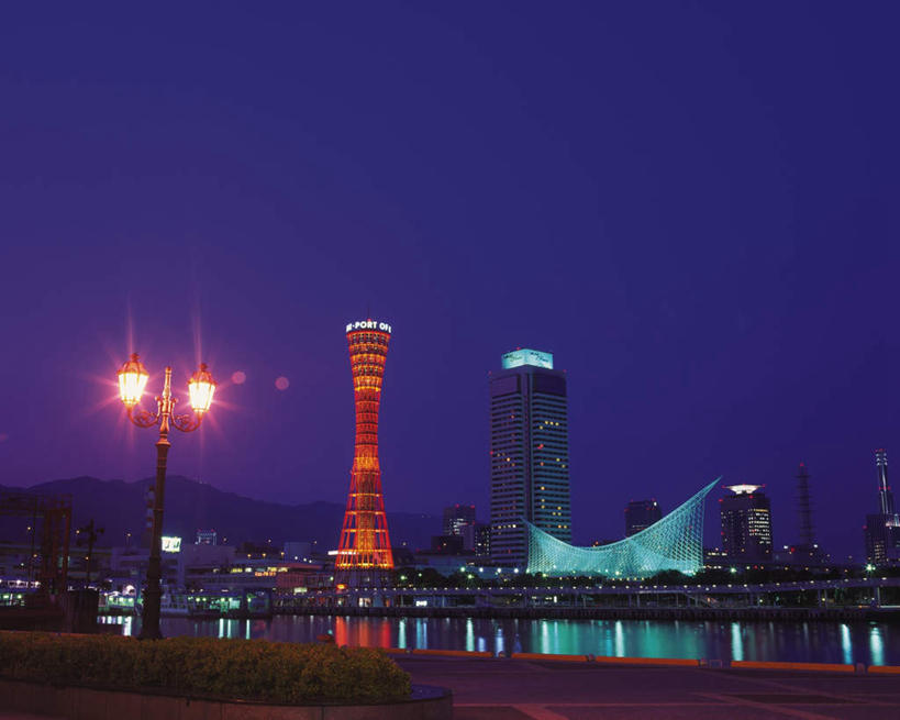 无人,博物馆,横图,室外,夜晚,正面,旅游,度假,海浪,海洋,标志建筑,道路,地标,建筑,路灯,照明,日本,亚洲,研究,信息,浪花,灯光,灯塔,交通,教育,方向,娱乐,建设,灯,一个,蓝色,蓝天,天空,海水,天,享受,休闲,旅游胜地,放松,晴朗,单个,引导,指引,展览,照亮,照明设备,欣赏,陈列,海景,东亚,本州,万里无云,本州岛,日本国,近畿地方,近畿,兵库,兵库县,神户,神户港,神户港口塔,神户海洋博物馆,神户市,神戸,县厅,神戸市,航标,典藏,大海,风浪,海,海水的波动,近岸浪,涌浪,晴空,晴空万里,彩图,导航