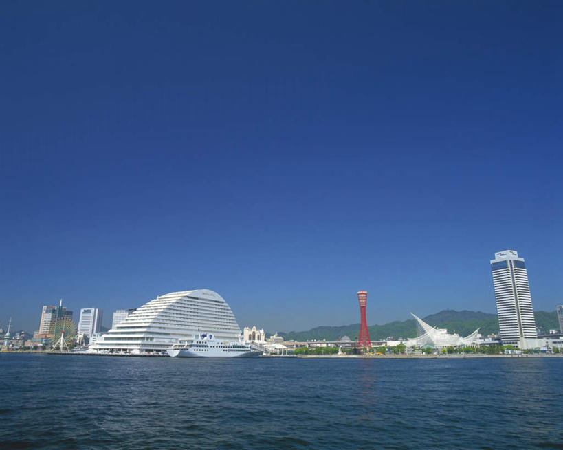 无人,博物馆,横图,室外,白天,正面,旅游,度假,海浪,海洋,美景,山,山脉,城市风光,标志建筑,城市,道路,地标,建筑,日本,亚洲,研究,信息,景观,浪花,山峰,水平线,灯塔,交通,海平线,山峦,教育,方向,娱乐,建设,蓝色,蓝天,天空,海水,群山,天,享受,休闲,旅游胜地,景色,放松,晴朗,引导,指引,展览,欣赏,陈列,海景,东亚,本州,万里无云,本州岛,日本国,近畿地方,近畿,兵库,兵库县,神户,神户港,神户港口塔,神户海洋博物馆,神户市,神戸,县厅,神戸市,航标,典藏,大海,风浪,海,海水的波动,近岸浪,涌浪,晴空,晴空万里,彩图,导航