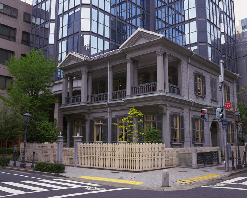 无人,高楼大厦,横图,室外,白天,仰视,度假,美景,城市风光,城市,大厦,摩天大楼,人行横道,日本,亚洲,景观,人行道,娱乐,享受,休闲,景色,放松,人行横道线,东亚,旧址,本州,本州岛,日本国,近畿地方,近畿,兵库,兵库县,神户,神户市,神戸,县厅,美国领事馆,神戸市,斑马线,彩图,低角度拍摄,大楼,高层建筑,高楼,摩天楼