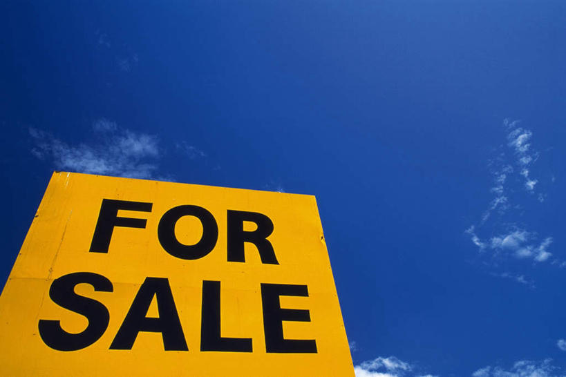 无人,横图,室外,特写,白天,正面,指示牌,静物,英文,标志,文字,字符,字母,云,云朵,云彩,标识,一个,黄色,蓝色,黑色,白云,蓝天,天空,天,晴朗,单个,英文字母,出售,晴空,彩图