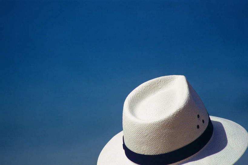 无人,横图,室外,特写,白天,正面,海浪,海洋,帽子,阴影,光线,影子,浪花,阳光,海水,遮阳帽,海景,一顶,大海,风浪,海,海水的波动,近岸浪,涌浪,彩图