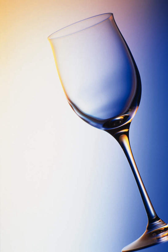 无人,竖图,室内,特写,白天,正面,杯子,阴影,反射,高脚杯,影子,红酒杯,玻璃制品,一个,蓝色,白色,酒杯,单个,玻璃杯,彩图