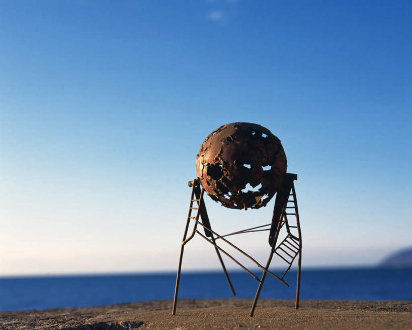 无人,横图,室外,白天,仰视,海浪,海洋,沙滩,金属制品,雕塑,朦胧,模糊,艺术,装饰,金属,雕刻,雕像,沙子,地平线,海岸,浪花,辽阔,地面,沙地,架子,蓝色,蓝天,天空,海水,工艺品,天,广阔,晴朗,纪念,工艺,一望无际,美术,延伸,主题,陈列,海景,万里无云,天地相交,功能,美学,漆雕,无边无际,一马平川,大海,风浪,海,海水的波动,海滩,近岸浪,涌浪,晴空,晴空万里,彩图,低角度拍摄