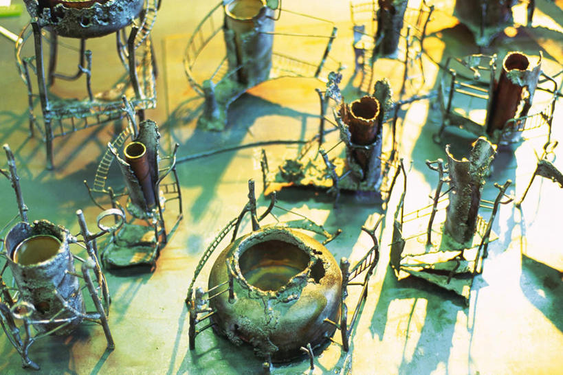 无人,工厂,横图,俯视,室外,白天,金属制品,许多,阴影,朦胧,模糊,生锈,光线,金属,磁铁,影子,阳光,磁石,腐蚀,彩图,高角度拍摄,工地,制造厂