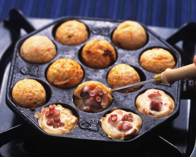 无人,横图,俯视,室内,特写,白天,烹饪,烧烤,餐具,烤,叉子,烤炉,油炸食品,日本料理,料理,食品,烤架,烤肉,丸子,菜肴,美食,食物,日式料理,日式,铁架,佳肴,餐叉,章鱼烧,章鱼小丸子,章鱼丸,章鱼丸子,进餐用具,彩图,高角度拍摄