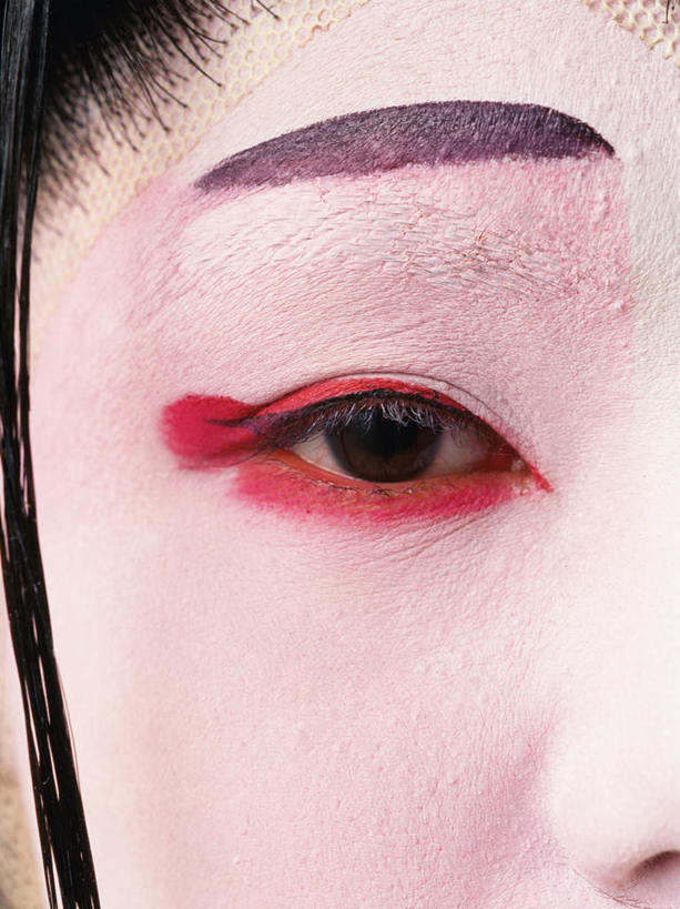 东方人,脸,头,眼睛,脸颊,眉毛,睫毛,一个人,竖图,室内,特写,白天,白色背景,正面,化妆,美容,日本,亚洲,瞳孔,仅一个男性,仅一个人,护肤,注视,黄种人,仅一个年轻男性,红色,看,保养,享受,休闲,放松,保健,眼部,摄影,影棚,观看,关注,东亚,养颜,日本国,男人,男性,年轻男性,亚洲人,头部,睫,脸部,脸蛋,眉,面部,眼,眼睫毛,眼眉,半身,彩图,影棚拍摄,拍摄,歌舞伎,眼眉毛