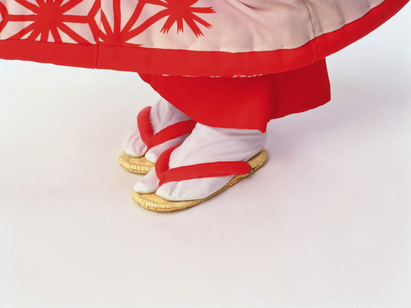 东方人,腿部,腿,一个人,演员,电影明星,站,横图,俯视,室内,特写,白天,白色背景,民族服装,化妆,美容,鞋子,日本,亚洲,仅一个男性,仅一个人,表演,护肤,和服,黄种人,木屐,扮演,仅一个年轻男性,站着,保养,享受,休闲,放松,保健,摄影,服饰,影棚,演出,木鞋,东亚,养颜,吴服,唐草,唐花,唐锦,日本国,男人,男性,年轻男性,亚洲人,影视明星,站立,半身,彩图,高角度拍摄,影棚拍摄,传统服装,民俗服,人字拖,人字拖鞋,拍摄,歌舞伎