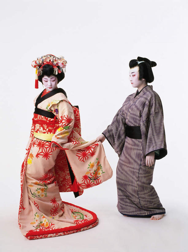 东方人,两个人,伙伴,朋友,演员,电影明星,站,拉,竖图,室内,白天,白色背景,侧面,民族服装,友谊,合作,团队,日本,亚洲,表演,握,和服,拿,拿着,注视,黄种人,扮演,看,站着,战略,握着,摄影,服饰,影棚,观看,演出,关注,东亚,吴服,唐草,唐花,唐锦,日本国,联合,合谋,配合,协作,男人,男性,年轻男性,亚洲人,影视明星,站立,彩图,全身,影棚拍摄,传统服装,民俗服,拍摄,歌舞伎