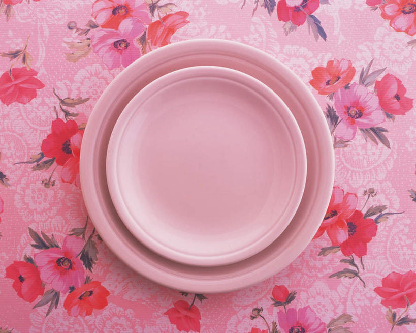 无人,横图,俯视,室内,特写,白天,静物,餐具,阴影,盛开,反射,布料,碟子,盘,影子,花蕾,布纹,桌布,花,花瓣,花朵,鲜花,一个,白色,盘子,餐巾,碟,台布,花苞,花蕊,单个,进餐用具,烹调用具,彩图,高角度拍摄