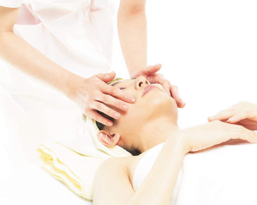 东方人,手,两个人,按摩师,美容师,躺,闭眼,横图,俯视,室内,白天,白色背景,按摩,化妆,美容,床,亚洲,护肤,床单,黄种人,被子,裸露,顾客,按,保养,享受,休闲,手部,放松,搭,SPA水疗,保健,温泉浴场,摄影,单人床,影棚,赤裸,被单,搭着,裸,养颜,指压,卧着,年轻女性,女人,女性,亚洲人,技师,矿泉疗养地,闭眼睛,闭着眼,闭着眼睛,躺着,卧,半身,彩图,高角度拍摄,影棚拍摄,水疗,推拿,拍摄