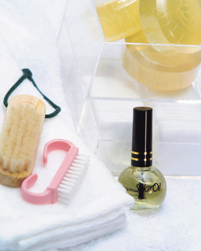 无人,竖图,俯视,室内,特写,白天,白色背景,静物,礼盒,礼物,朦胧,模糊,纸盒,指甲油,盒子,包装盒,瓶子,刷子,礼品盒,毛巾,摄影,礼品,影棚,彩图,高角度拍摄,影棚拍摄,拍摄