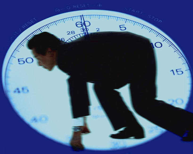 西方人,一个人,无人,商务人士,商务男性,蹲,横图,室内,白天,侧面,衬衫,数码,科技,计时器,欧洲,欧洲人,仅一个男性,仅一个人,撑地,阴影,套装,时间,网络,背光,高光,几何,计算机图形,合成,计时,注视,秒表,仅一个年轻男性,看,观看,定时器,电脑合成图,数码合成图,准确,关注,精准,商务装,逆光,工薪阶层,写实,具体,具象,男人,男性,年轻男性,白种人,白领,上班族,蹲着,彩图,全身,衬衣