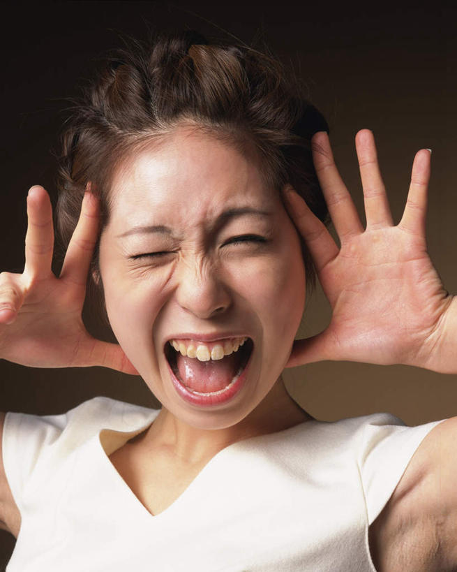 东方人,脸,头,脸颊,头发,一个人,站,竖图,室内,特写,白天,正面,亚洲,仅一个年轻女性,仅一个女性,仅一个人,黑色背景,服装,张开双手,休闲装,黄种人,衣服,黄色,站着,张嘴,休闲,鬼脸,休闲服,摄影,服饰,影棚,喊叫,呼喊,张大嘴巴,年轻女性,女人,女性,亚洲人,头部,脸部,脸蛋,面部,张开嘴,站立,半身,彩图,影棚拍摄,拍摄,五指张开