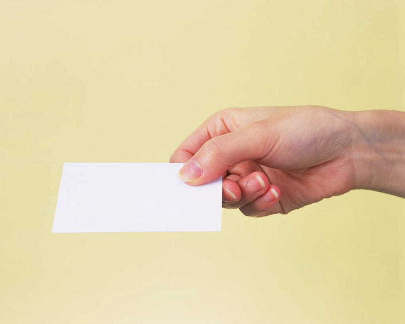 东方人,手,一个人,横图,室内,特写,白天,正面,亚洲,仅一个年轻女性,仅一个女性,仅一个人,一张,握,黄色背景,纸,拿,拿着,黄种人,一只,纸片,手部,握着,摄影,影棚,单手,年轻女性,女人,女性,亚洲人,半身,彩图,影棚拍摄,拍摄