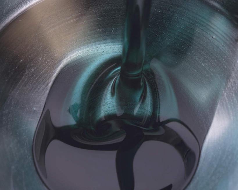 无人,横图,俯视,室内,特写,白天,石油,水,金属制品,阴影,不锈钢,朦胧,模糊,反射,金属,罐子,液体,影子,水滴,一个,摄影,流动,影棚,单个,耀眼,明亮,钢制品,钢,煤油,彩图,高角度拍摄,影棚拍摄,拍摄