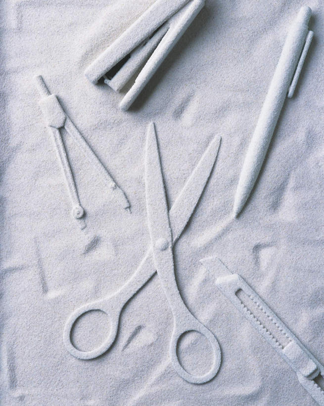 无人,竖图,俯视,室内,特写,白天,静物,连接,修剪,灰色背景,组合,艺术,笔,工具,剪刀,手工艺品,办公用品,订书机,文化,文具,学习用品,圆规,工艺品,摄影,影棚,裁剪,链接,文具用品,无序,混乱,剪子,粘土,剪裁,切割,装订,高雅,拼接,杠杆,拼凑,订书器,手工艺,自信心,品位,拼合,凑集,聚合,撮合,链结,缝合,彩图,高角度拍摄,影棚拍摄,拍摄