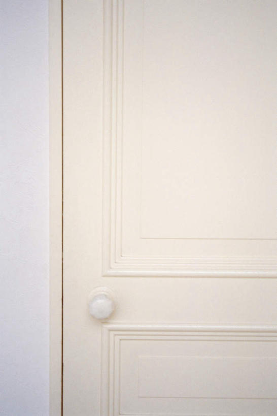 无人,竖图,室内,白天,正面,地板,门,墙,地面,木地板,墙壁,墙面,把手,门把手,门框,门把,拉手,彩图