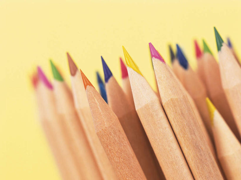 无人,横图,室内,特写,白天,正面,静物,一堆,堆叠,堆积,黄色背景,朦胧,模糊,笔,蜡笔,办公用品,文具,黄色,学习用品,摄影,影棚,堆,文具用品,彩图,影棚拍摄,拍摄