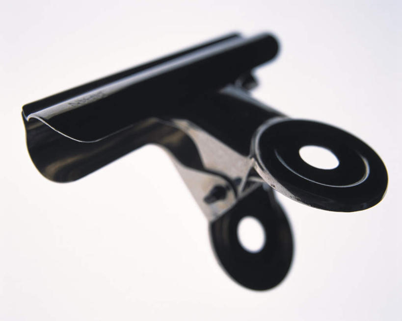 无人,横图,俯视,室内,特写,白天,白色背景,静物,金属制品,阴影,朦胧,模糊,反射,金属,影子,背光,两个,一个,夹子,摄影,影棚,单个,圆孔,逆光,彩图,高角度拍摄,影棚拍摄,拍摄