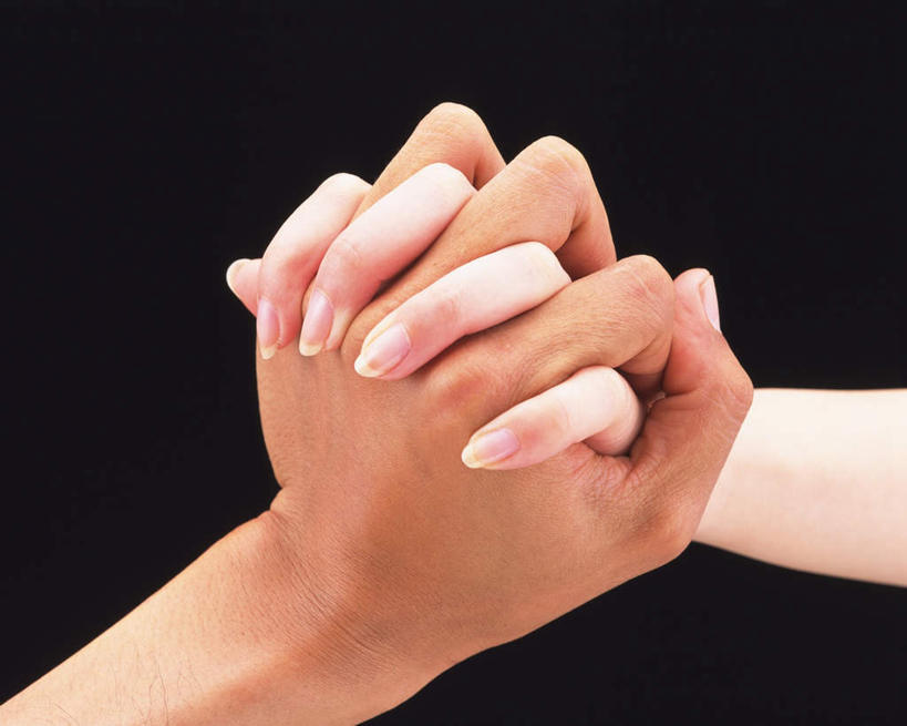 东方人,手,两个人,夫妻,握手,横图,室内,白天,正面,爱情,亚洲,黑色背景,浪漫,祝福,黄种人,虔诚,祈祷,手部,恩爱,恋人,摄影,影棚,单手,感谢,合十礼,合掌礼,合十,莲华合掌,感恩,男人,男性,年轻男性,年轻女性,女人,女性,亚洲人,夫妇,情侣,搀手,拉手,手搀手,手拉手,手牵手,手握手,半身,彩图,影棚拍摄,拍摄,伴侣