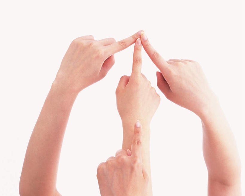 东方人,手,四个人,伙伴,朋友,交叉,横图,室内,白天,白色背景,正面,友谊,亚洲,连接,组合,黄种人,手部,摄影,影棚,单手,链接,紧固,食指,拼接,指尖,拼凑,碰触,拼合,凑集,聚合,撮合,链结,牢固,相交,交集,友情,年轻女性,女人,女性,亚洲人,半身,彩图,影棚拍摄,拍摄