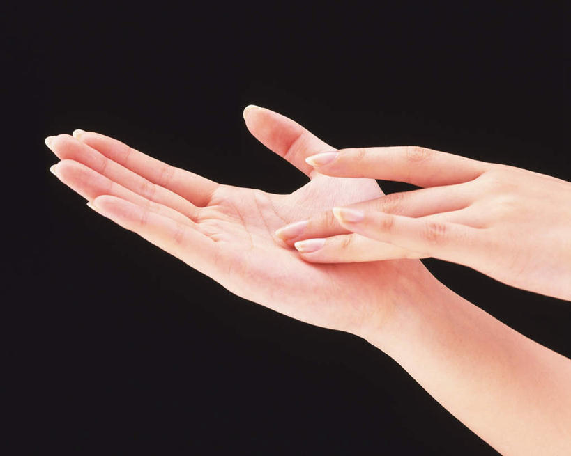 东方人,手,一个人,摸,横图,室内,白天,正面,亚洲,双手,仅一个年轻女性,仅一个女性,仅一个人,抚摸,黑色背景,黄种人,按,手部,摄影,影棚,压,年轻女性,女人,女性,亚洲人,触摸,接触,半身,彩图,影棚拍摄,拍摄