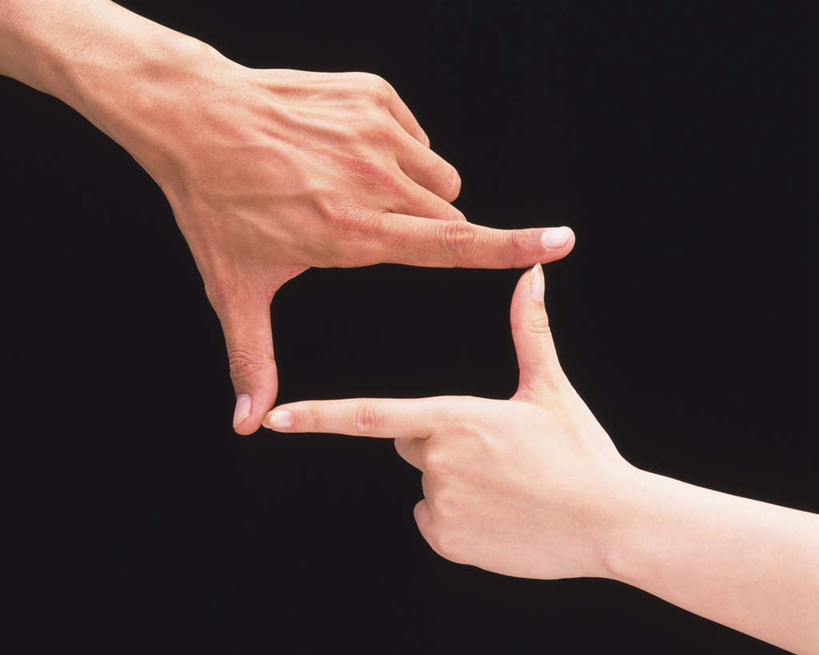 东方人,手,两个人,夫妻,横图,室内,白天,正面,爱情,相框,黑色背景,方形,浪漫,黄种人,画框,手势,手部,恩爱,恋人,摄影,影棚,单手,食指,男人,男性,年轻男性,年轻女性,女人,女性,亚洲人,大拇指,夫妇,情侣,半身,彩图,影棚拍摄,拍摄,伴侣