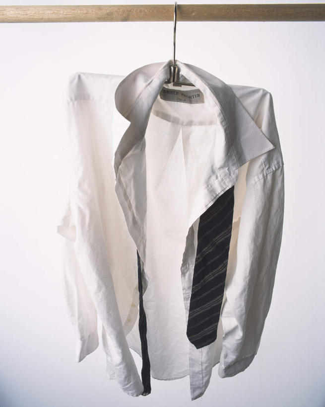 无人,竖图,俯视,室内,特写,白天,白色背景,衬衫,静物,衣架,晾晒,悬挂,阴影,光线,影子,墙,领带,墙壁,墙面,白色,一件,摄影,影棚,挂衣架,晾衣架,彩图,高角度拍摄,影棚拍摄,衬衣,拍摄