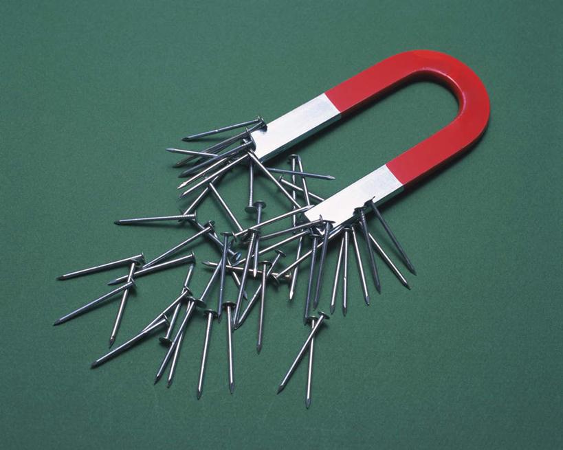 无人,横图,俯视,室内,特写,白天,桌面,静物,金属制品,许多,绿色背景,阴影,反射,金属,磁铁,钉子,影子,一个,红色,摄影,影棚,单个,吸铁石,五金,紧固,马蹄铁,牢固,磁力,彩图,高角度拍摄,影棚拍摄,拍摄,稳固