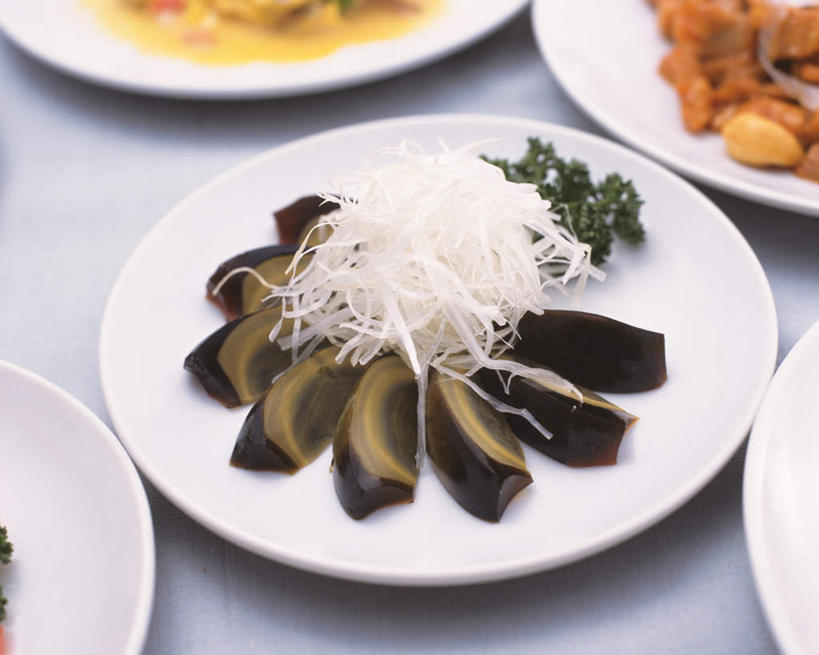 无人,横图,俯视,室内,特写,白天,烹饪,餐桌,桌子,餐具,五个,许多,切开,阴影,光线,碟子,盘,影子,料理,食品,萝卜丝,皮蛋,菜肴,美食,盘子,碟,切,中式,佳肴,餐台,迷迭香,剖面,切面,海洋之露,进餐用具,烹调用具,彩图,高角度拍摄