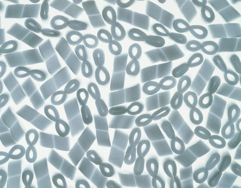 无人,横图,俯视,室内,特写,白天,白色背景,静物,一堆,许多,阴影,堆叠,堆积,重叠,反射,密集,标志,方格,数字,文字,影子,字符,塑料,字母,长方形,标识,灰色,塑料制品,投影,摄影,影棚,堆,彩图,高角度拍摄,影棚拍摄,拍摄