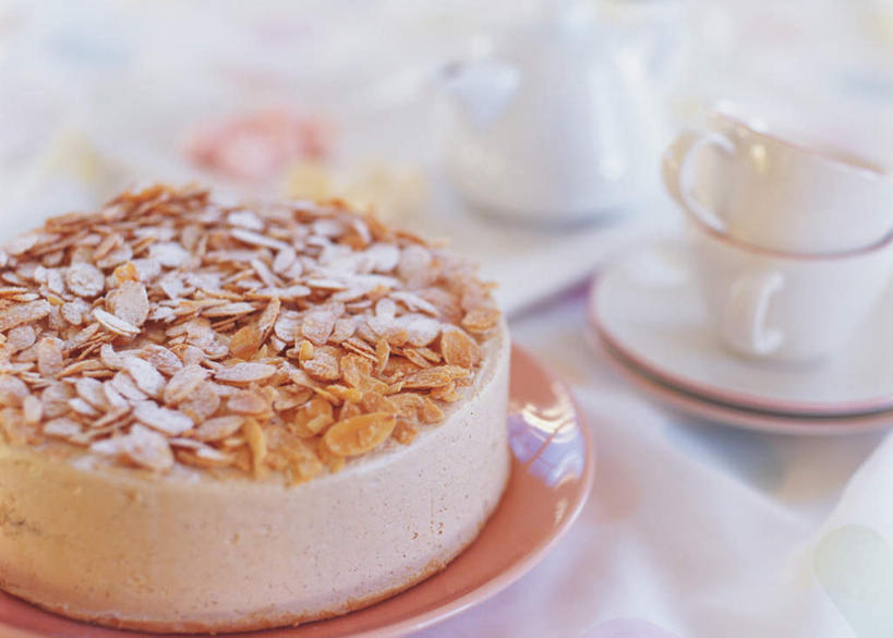 点心,无人,横图,俯视,室内,特写,白天,下午茶,餐桌,桌子,杯子,餐具,一堆,堆叠,堆积,朦胧,模糊,碟子,盘,食品,食物,糕点,盘子,水杯,碟,餐台,堆,瓜子,瓜子仁,茶杯,彩图,高角度拍摄,蛋糕