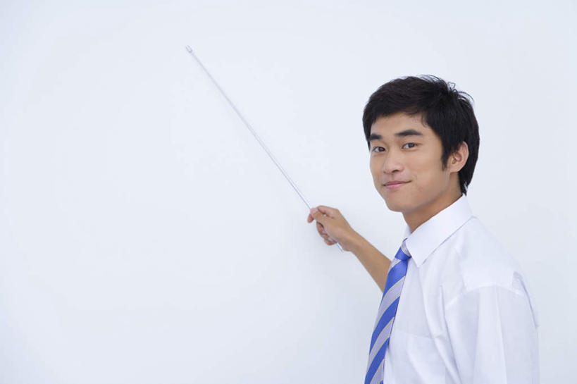 东方人,一个人,站,举,笑,微笑,横图,室内,白天,白色背景,侧面,亚洲,仅一个男性,仅一个人,一根,握,朦胧,模糊,棒子,拿,拿着,注视,黄种人,仅一个年轻男性,教鞭,观察,看,托,站着,握着,摄影,影棚,观看,察看,关注,男人,男性,年轻男性,亚洲人,举起,举手,举着,向上举,向上伸,向上托,站立,半身,彩图,影棚拍摄,拍摄