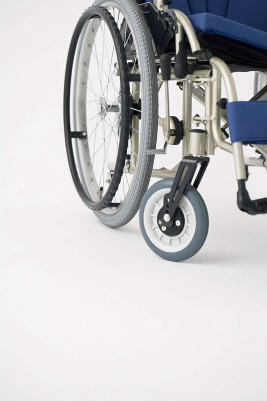 无人,竖图,俯视,室内,特写,白天,白色背景,静物,一辆,工具,坐垫,蓝色,轮椅,垫子,复健,康复,器械,摄影,影棚,医疗设备,医疗器械,医疗工具,辅助设备,软垫,彩图,高角度拍摄,影棚拍摄,拍摄