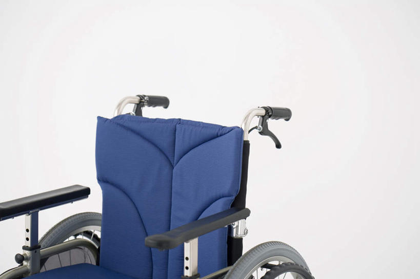 无人,横图,室内,特写,白天,白色背景,正面,静物,一辆,工具,坐垫,蓝色,轮椅,垫子,复健,康复,器械,摄影,影棚,医疗设备,医疗器械,医疗工具,辅助设备,软垫,彩图,影棚拍摄,拍摄