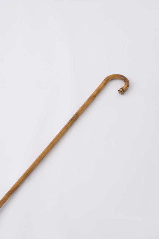 无人,竖图,俯视,室内,特写,白天,白色背景,静物,一根,木制,工具,木制品,器械,摄影,影棚,拐杖,手杖,医疗器械,辅助设备,彩图,高角度拍摄,影棚拍摄,拍摄