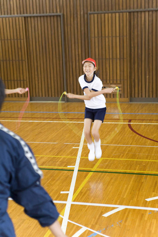 东方人,儿童,背部,两个人,教师,体育馆,运动场,站,跳,伸展双臂,竖图,室内,白天,正面,锻炼,纯洁,运动,帽子,亚洲,学习,服装,墙,注视,休闲装,黄种人,体育场,运动帽,墙壁,墙面,小孩,衣服,观察,看,站着,上课,休闲,体育课,休闲服,鸭舌帽,可爱,童年,童趣,服饰,观看,察看,关注,童真,烂漫,无邪,运动馆,体育,天真,男人,男性,年轻男性,女孩,女人,女性,亚洲人,孩子,老师,敞开双臂,伸开双臂,跳跃,展开双肩,站立,张开手臂,张开双臂,半身,彩图,健身,女生