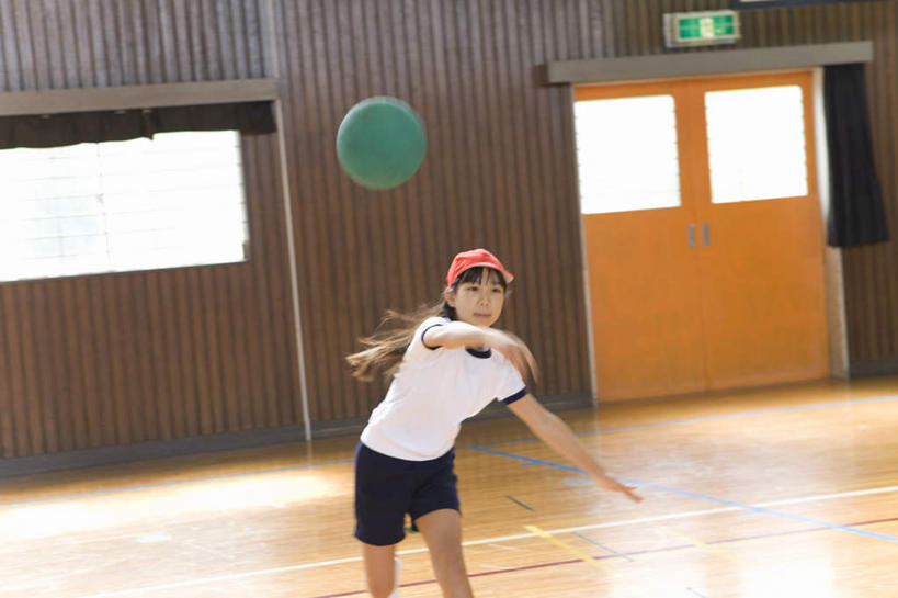 东方人,儿童,一个人,体育馆,运动场,站,投,横图,室内,白天,正面,锻炼,纯洁,运动,亚洲,仅一个女性,仅一个人,学习,服装,注视,休闲装,黄种人,体育场,小孩,衣服,观察,看,站着,仅一个小孩,上课,休闲,体育课,休闲服,可爱,童年,童趣,服饰,观看,察看,关注,童真,烂漫,无邪,运动馆,体育,天真,女孩,女人,女性,亚洲人,孩子,抛,扔,撒,站立,掷,半身,彩图,健身,女生