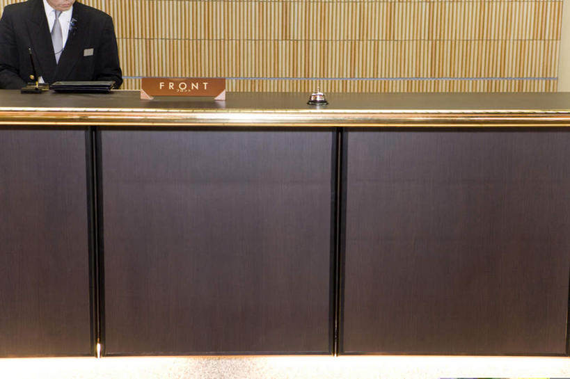 东方人,一个人,前台,服务员,站,横图,室内,白天,正面,亚洲,仅一个年轻女性,仅一个女性,仅一个人,信息,标签,黄种人,铃,一个,站着,服务,名牌,单个,呼唤,旅社,呼叫,服务铃,服侍,召唤,召集,接待员,年轻女性,女人,女性,亚洲人,服务生,侍者,站立,半身,彩图,旅店,旅馆,旅舍