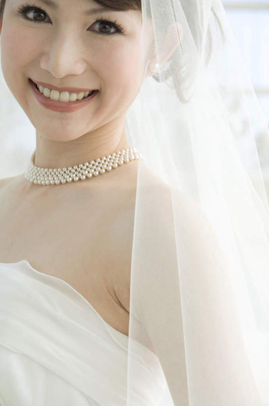 东方人,脸,头,脸颊,一个人,新娘,站,笑,微笑,露齿笑,竖图,室内,特写,白天,正面,婚纱,婚礼,快乐,项链,亚洲,仅一个年轻女性,仅一个女性,仅一个人,庆祝,结婚,注视,黄种人,肩膀,看,站着,喜庆,纪念,关注,年轻女性,女人,女性,亚洲人,头部,脸部,脸蛋,面部,抬头,仰头,站立,半身,彩图,婚礼服,礼服,高兴