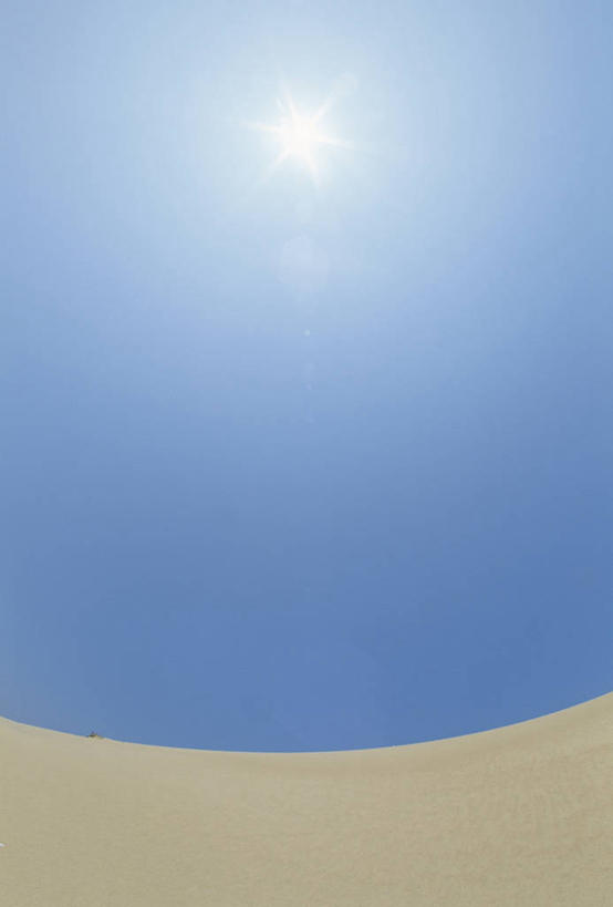 无人,竖图,室外,白天,仰视,旅游,度假,美景,沙漠,美国,阴影,光线,影子,景观,娱乐,蓝色,蓝天,天空,阳光,自然,天,享受,休闲,景色,放松,晴朗,北美,北美洲,犹他州,自然风光,美洲,万里无云,北亚美利加洲,亚美利加洲,犹他,蜂窝之州,蜂房州,大漠,砂漠,晴空,晴空万里,彩图,低角度拍摄,镜头光晕,透镜闪耀,眩光,美利坚合众国,桑迪,盐湖县